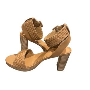 Brand New in Box 🔥 Sun + Stone Stefani Leather Ankle Strap